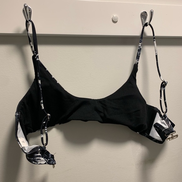 swimsuit top - Picture 5 of 7